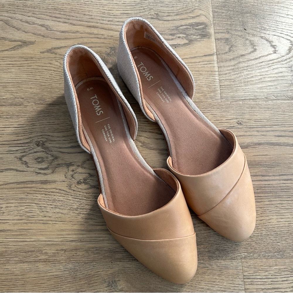 Toms Women's Tan Flats
